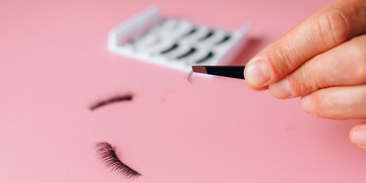 How to Apply False Lashes: A Step-by-Step Guide for Beginners