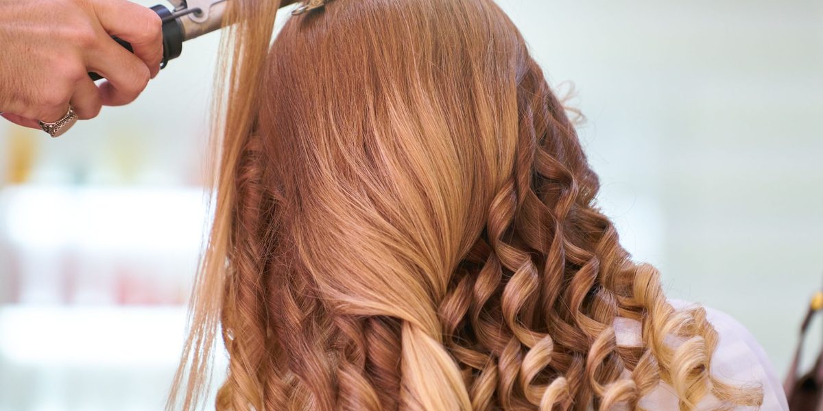 How to Curl Your Hair With a Curling Wand: The Complete Step-by-Step Technique
