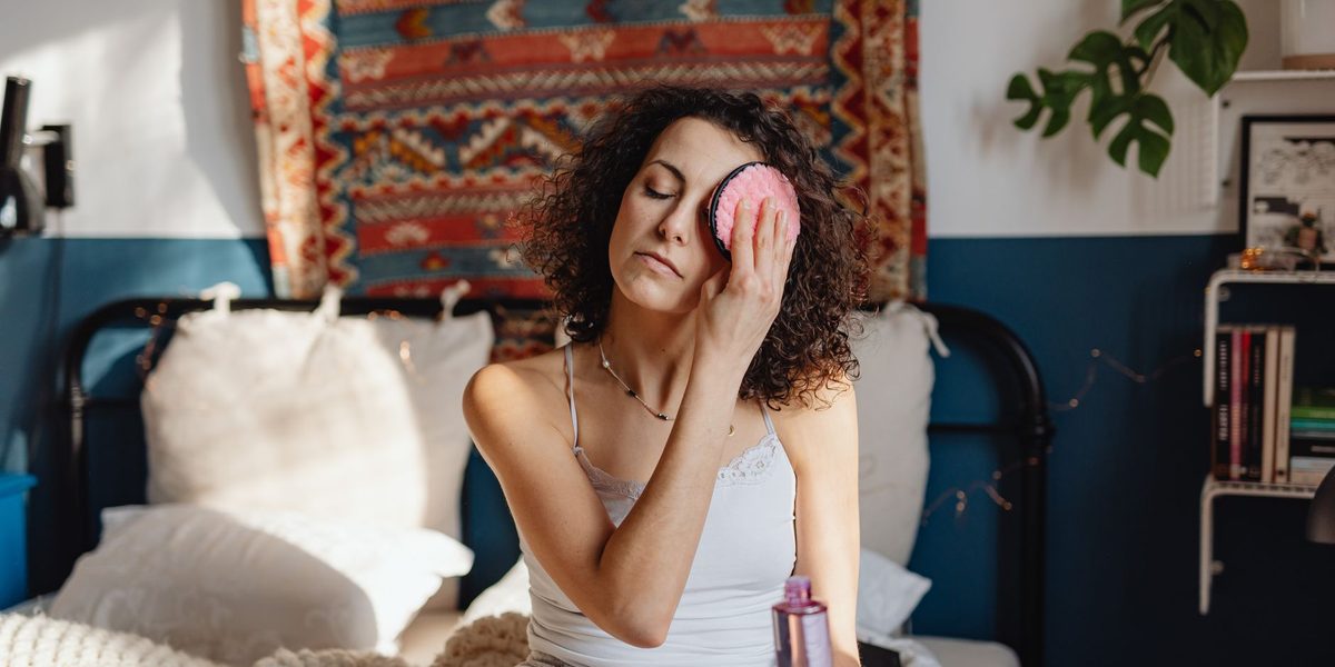 How to Remove Makeup Before Bed the Right Way: A Complete Nighttime Routine
