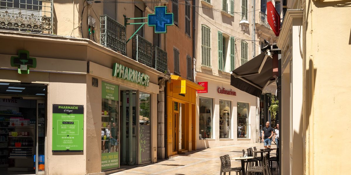 How to Handle a Medical Emergency While Traveling Abroad