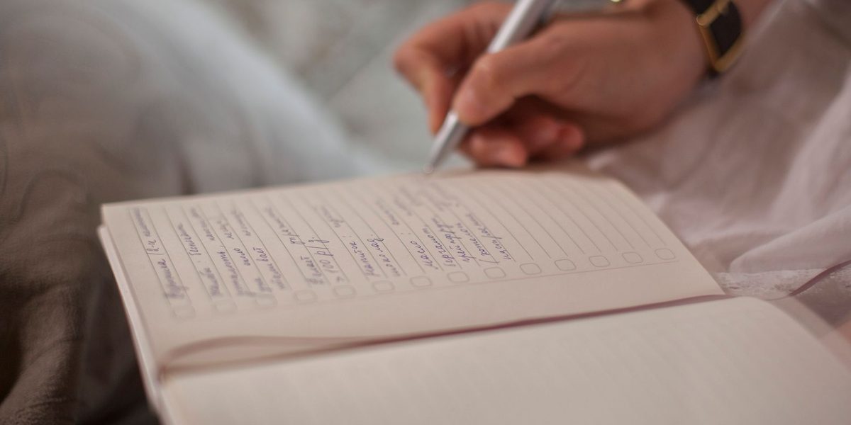 How to Set Up an Emergency Contact Plan Before You Travel