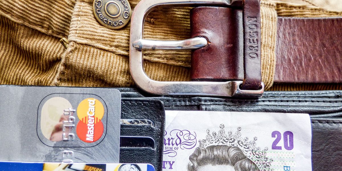 How to Protect Your Money and Cards While Traveling