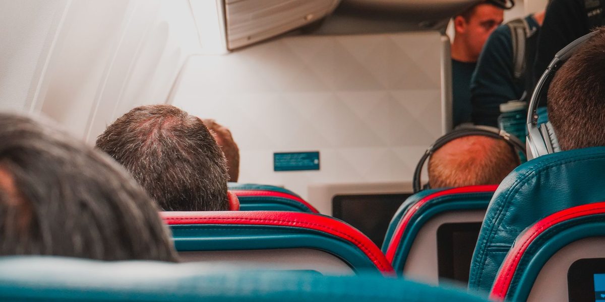 How to Stay Healthy on a Long Flight: A Step-by-Step Routine